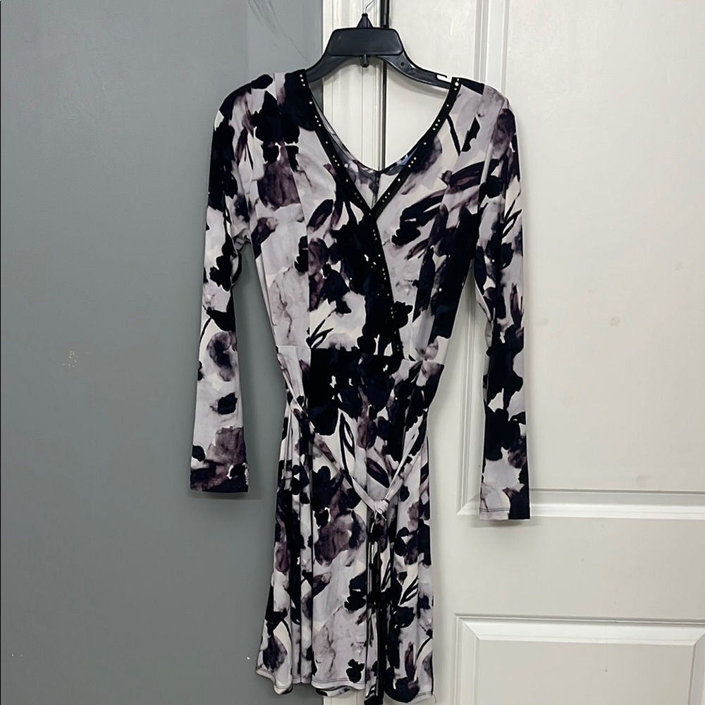 Simply Vera (M) Elegant Black and White Women's Dress
